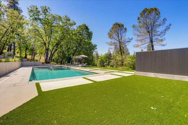 12184 Logans Run Ct, Grass Valley, CA 95945