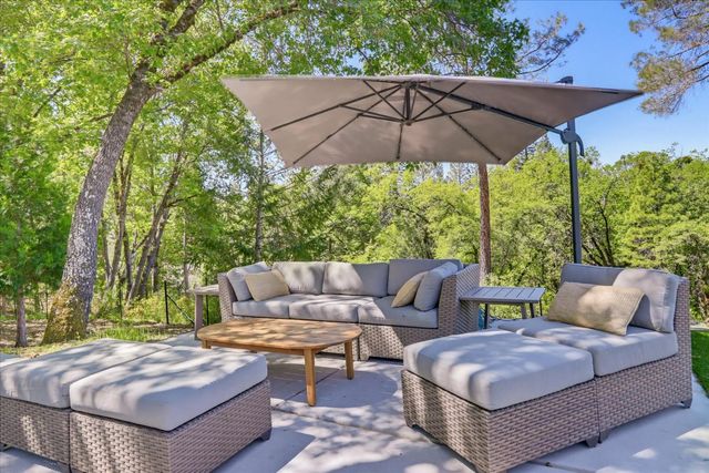 12184 Logans Run Ct, Grass Valley, CA 95945