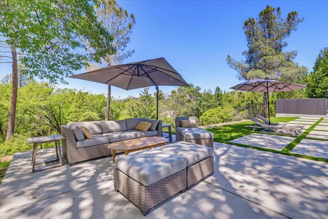 12184 Logans Run Ct, Grass Valley, CA 95945