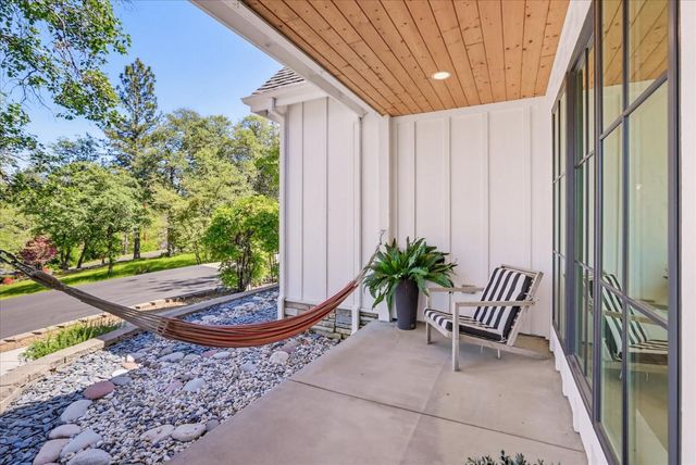 12184 Logans Run Ct, Grass Valley, CA 95945