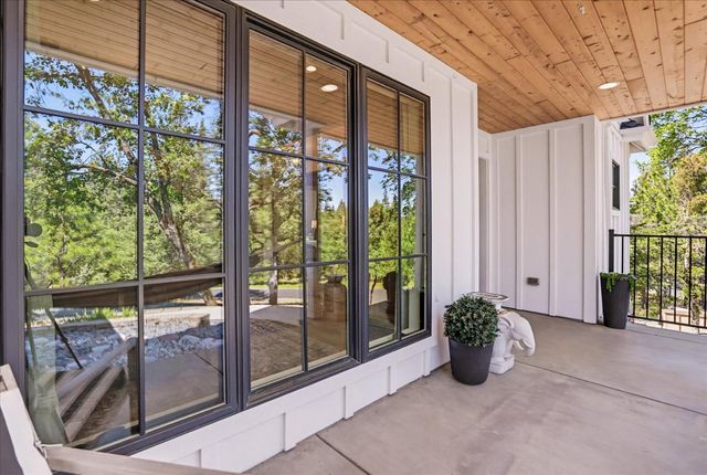 12184 Logans Run Ct, Grass Valley, CA 95945