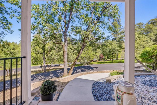12184 Logans Run Ct, Grass Valley, CA 95945