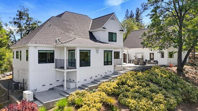 12184 Logans Run Ct, Grass Valley, CA 95945