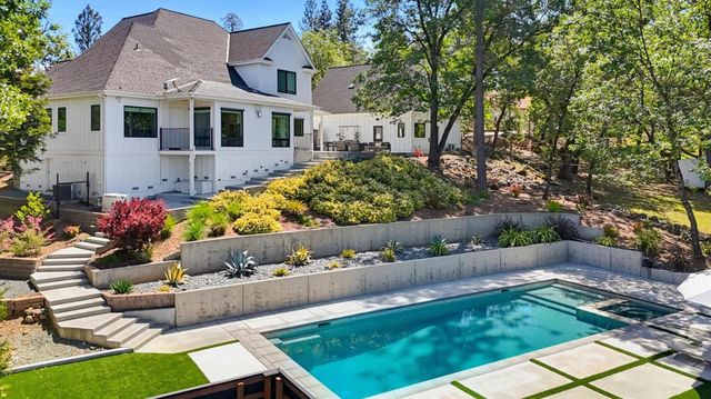 12184 Logans Run Ct, Grass Valley, CA 95945