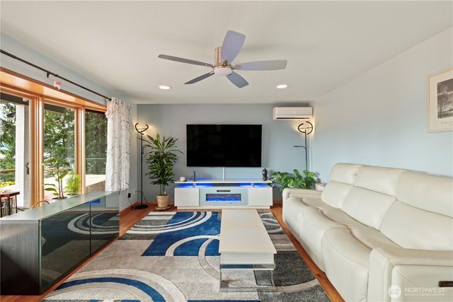 50 NE Alta Vista Drive, Belfair, WA 98528