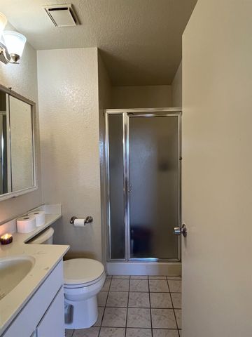 1927 Hacienda Dr, Stockton, CA 95209