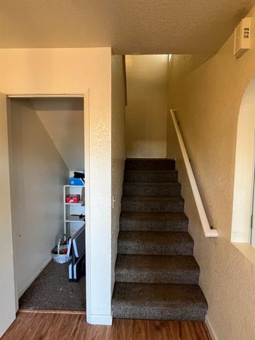 1927 Hacienda Dr, Stockton, CA 95209