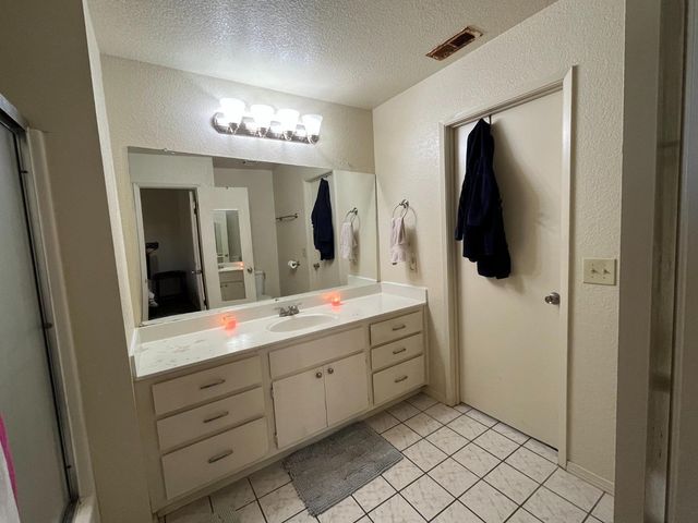 1927 Hacienda Dr, Stockton, CA 95209