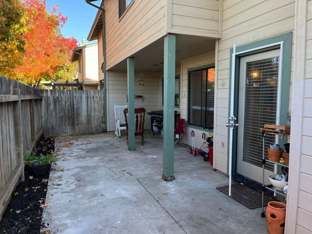 1927 Hacienda Dr, Stockton, CA 95209