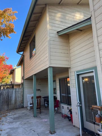 1927 Hacienda Dr, Stockton, CA 95209