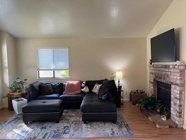 1927 Hacienda Dr, Stockton, CA 95209