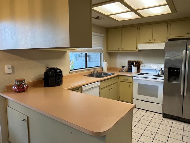 1927 Hacienda Dr, Stockton, CA 95209