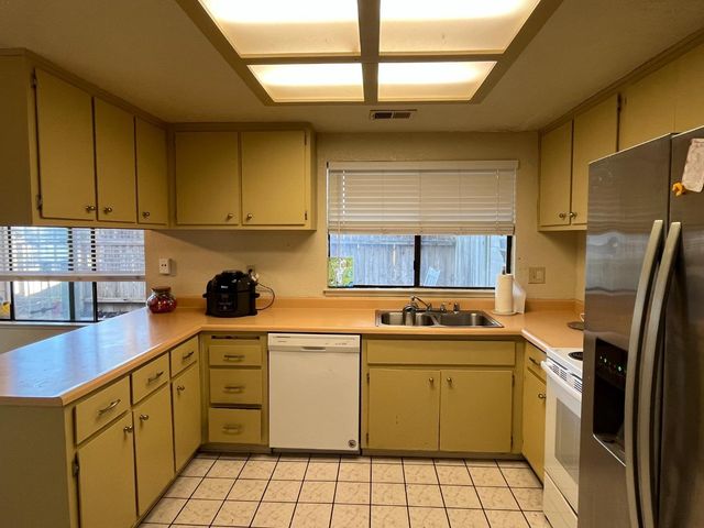 1927 Hacienda Dr, Stockton, CA 95209