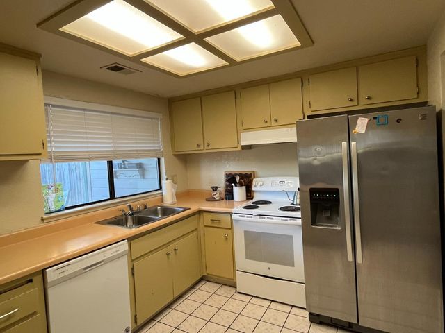 1927 Hacienda Dr, Stockton, CA 95209