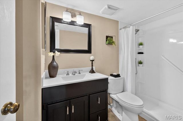 9185 Wrenwood Lane, Brentwood, MO 63144