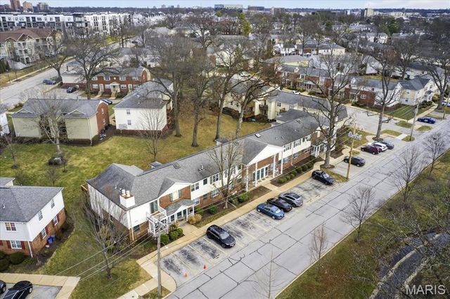 9185 Wrenwood Lane, Brentwood, MO 63144