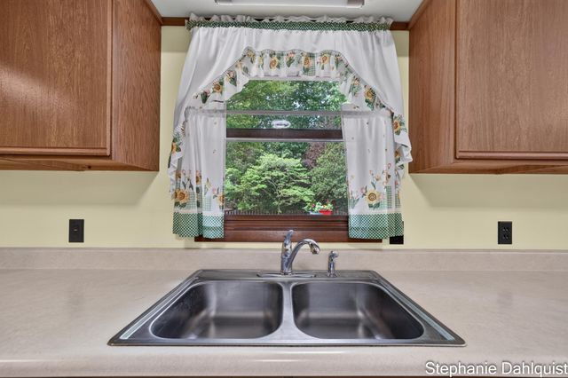 1646 W Giles Road, Muskegon, MI 49445
