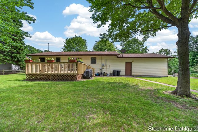 1646 W Giles Road, Muskegon, MI 49445