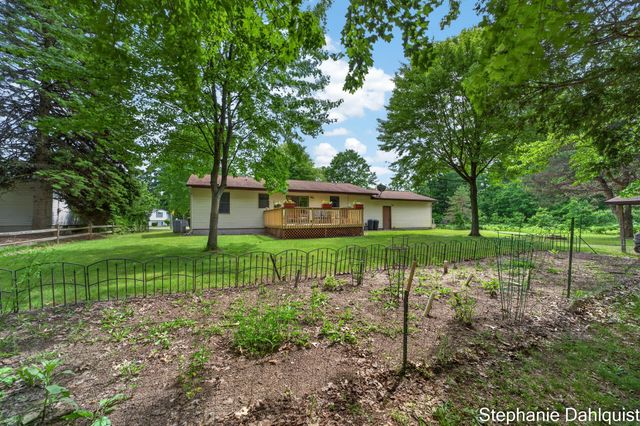 1646 W Giles Road, Muskegon, MI 49445