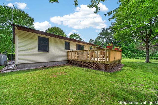 1646 W Giles Road, Muskegon, MI 49445