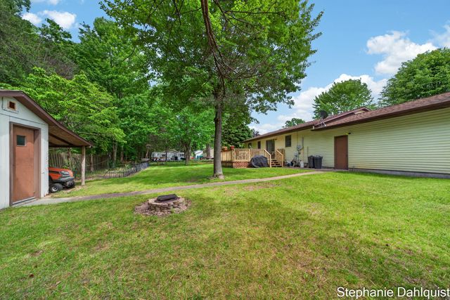 1646 W Giles Road, Muskegon, MI 49445