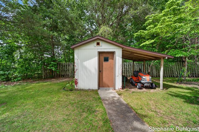 1646 W Giles Road, Muskegon, MI 49445