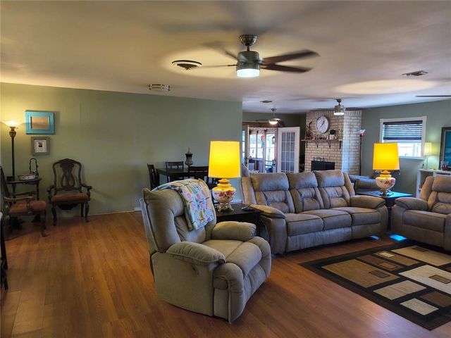 168 Sunset Dr, Ingleside On The Bay, TX 78362