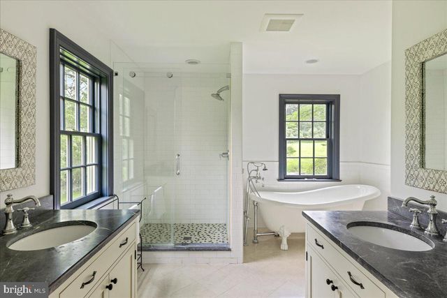 56 STRIMPLES MILL RD, Stockton, NJ 08559