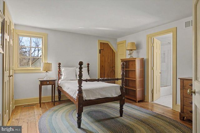 56 STRIMPLES MILL RD, Stockton, NJ 08559