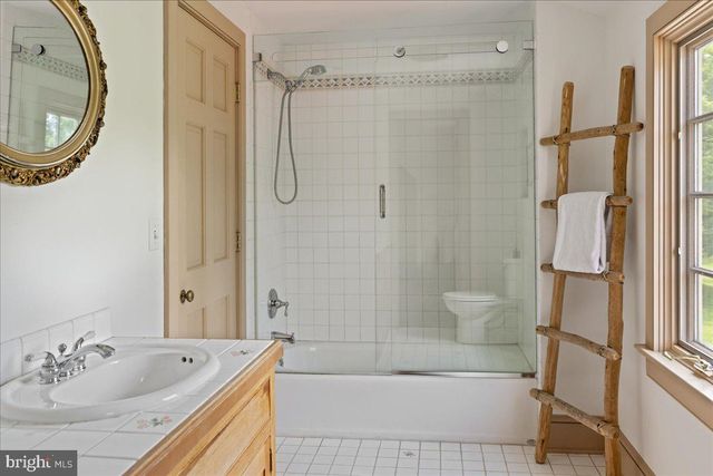 56 STRIMPLES MILL RD, Stockton, NJ 08559