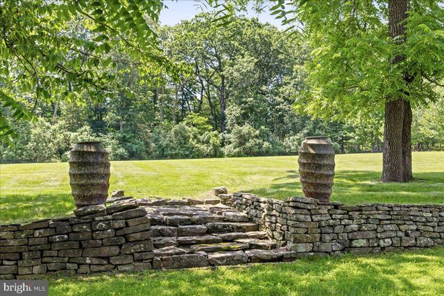 56 STRIMPLES MILL RD, Stockton, NJ 08559