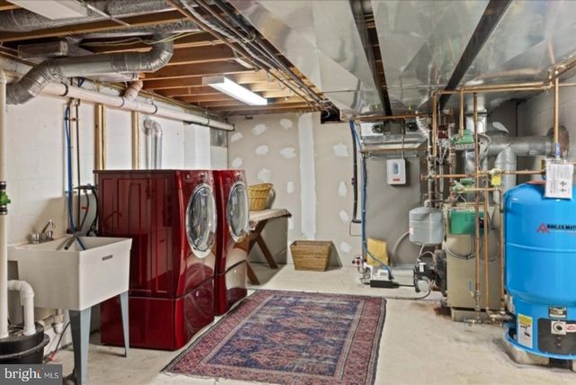 56 STRIMPLES MILL RD, Stockton, NJ 08559