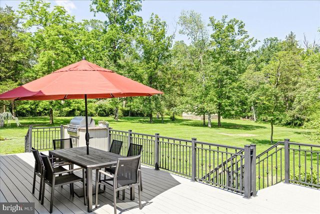 56 STRIMPLES MILL RD, Stockton, NJ 08559