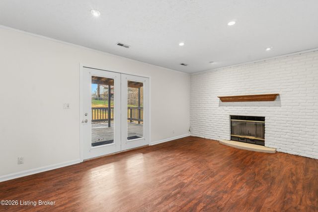 1017 Harmony Landing Rd, Goshen, KY 40026