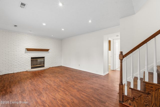 1017 Harmony Landing Rd, Goshen, KY 40026