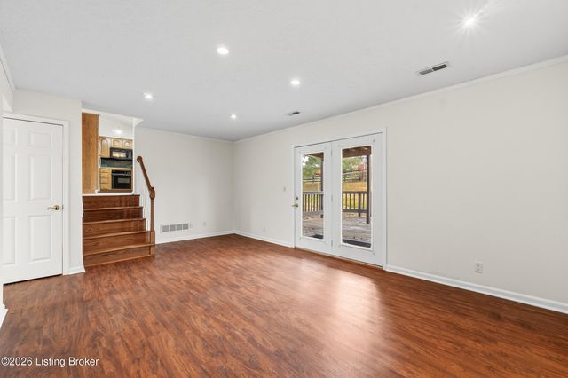 1017 Harmony Landing Rd, Goshen, KY 40026