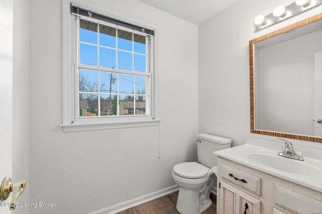 1017 Harmony Landing Rd, Goshen, KY 40026