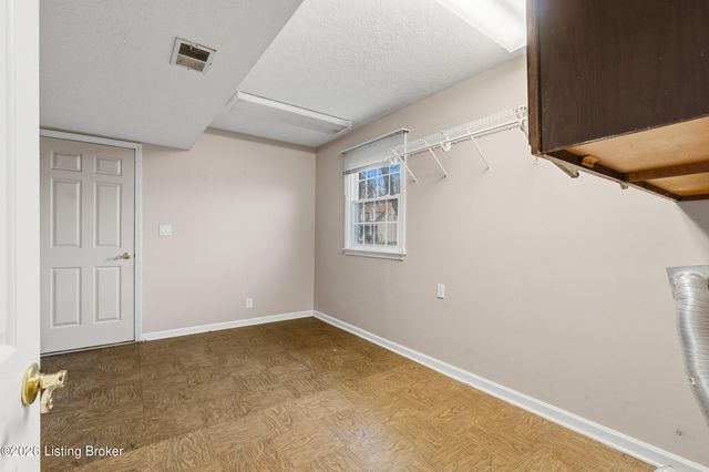 1017 Harmony Landing Rd, Goshen, KY 40026