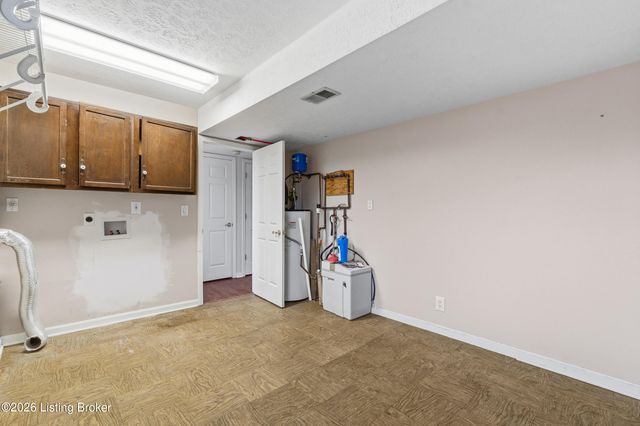 1017 Harmony Landing Rd, Goshen, KY 40026