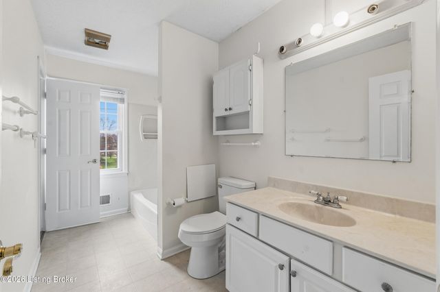 1017 Harmony Landing Rd, Goshen, KY 40026