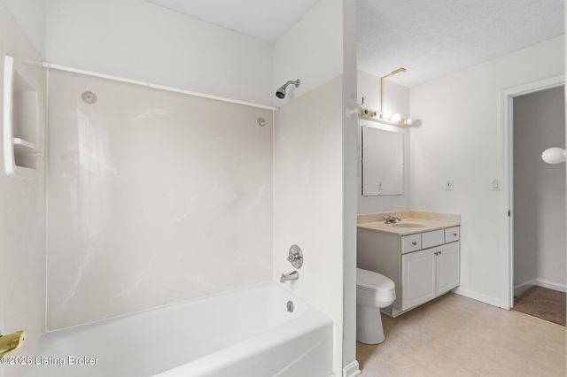 1017 Harmony Landing Rd, Goshen, KY 40026