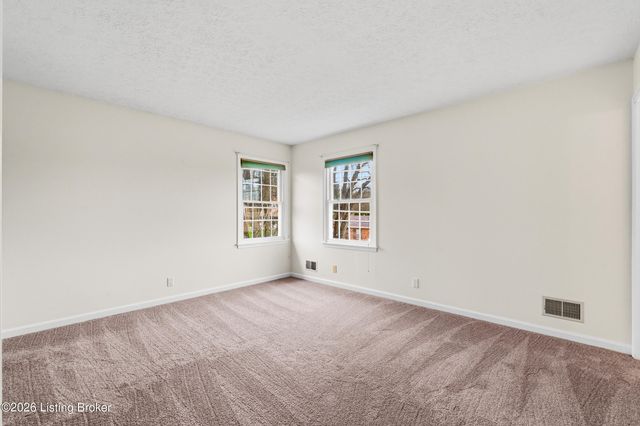 1017 Harmony Landing Rd, Goshen, KY 40026