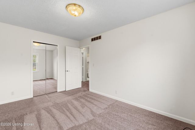 1017 Harmony Landing Rd, Goshen, KY 40026