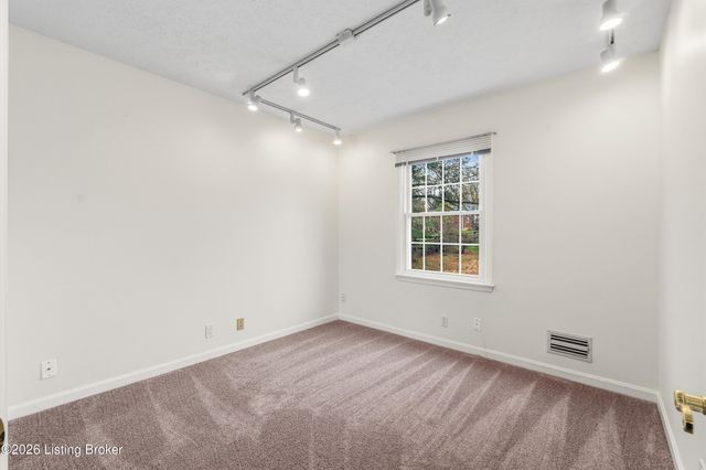 1017 Harmony Landing Rd, Goshen, KY 40026