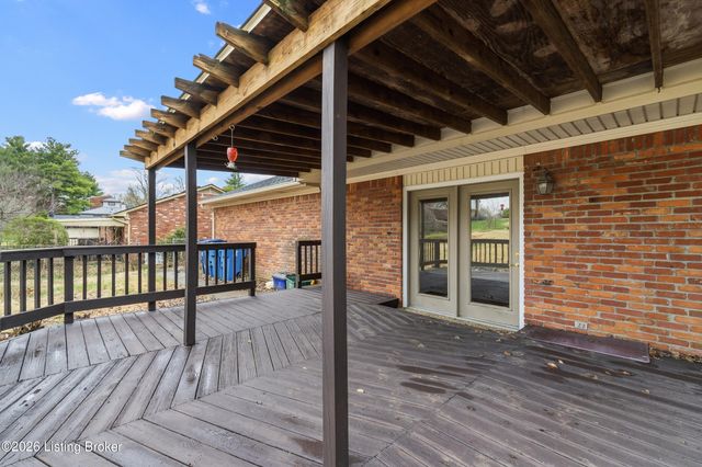 1017 Harmony Landing Rd, Goshen, KY 40026