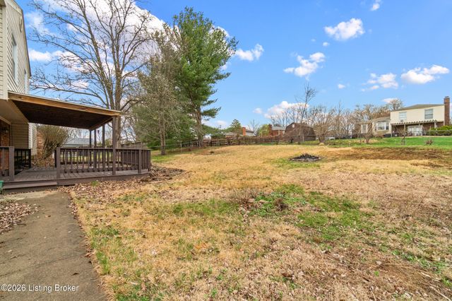 1017 Harmony Landing Rd, Goshen, KY 40026
