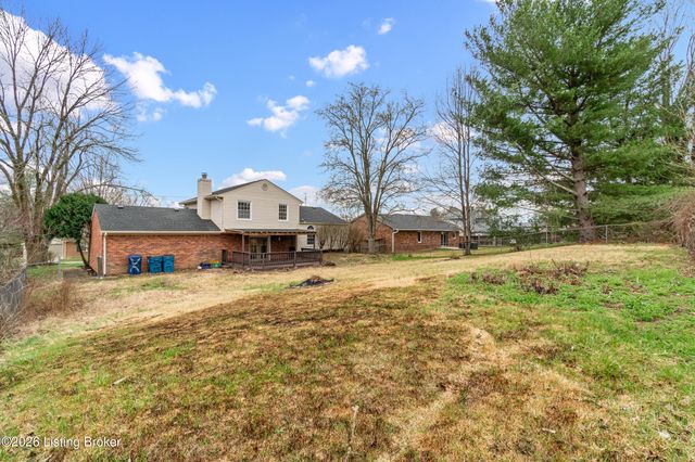 1017 Harmony Landing Rd, Goshen, KY 40026