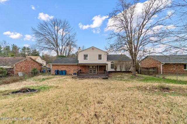 1017 Harmony Landing Rd, Goshen, KY 40026