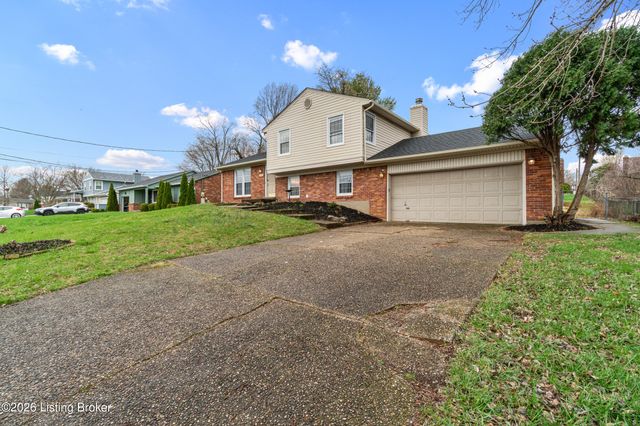 1017 Harmony Landing Rd, Goshen, KY 40026