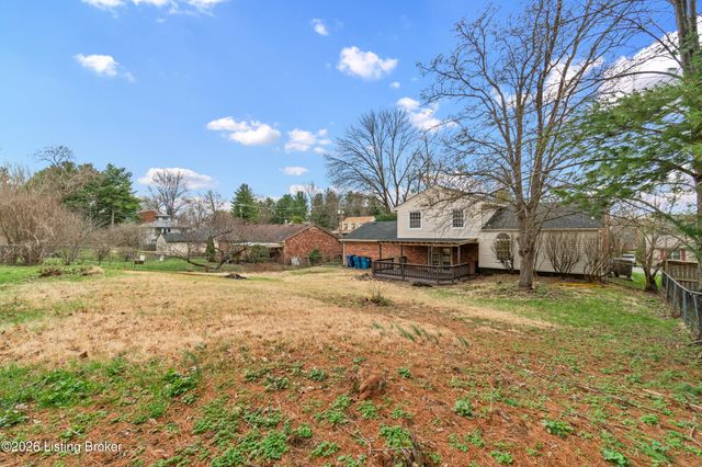 1017 Harmony Landing Rd, Goshen, KY 40026